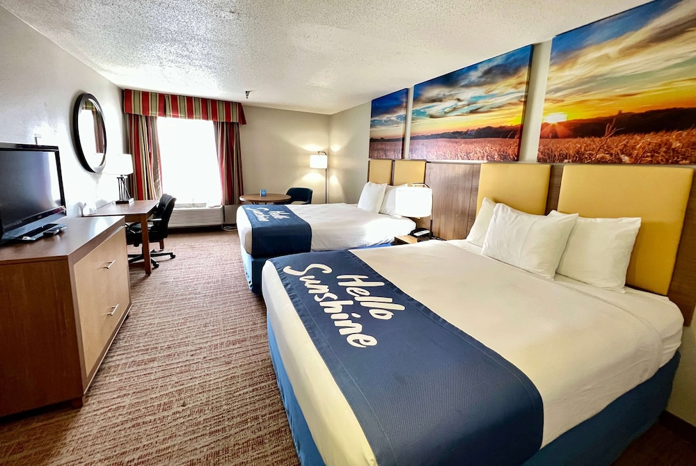 Room, 2 Double Beds, Smoking - Photo 2