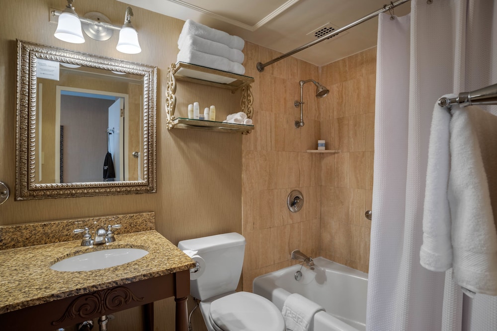 Premier Double Room, 2 Double Beds - Photo 10