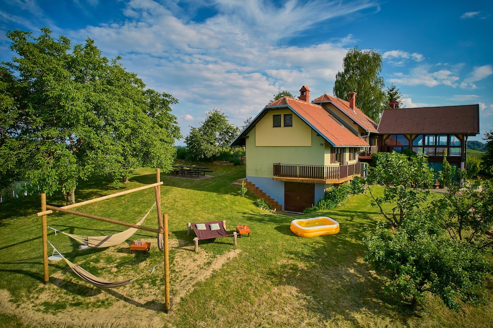 House, 3 Bedrooms, Smoking, Balcony photo 1