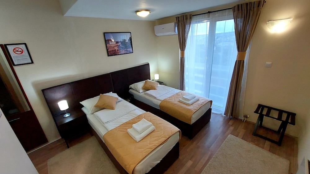 Standard Twin Room, 2 Twin Beds - Photo 1