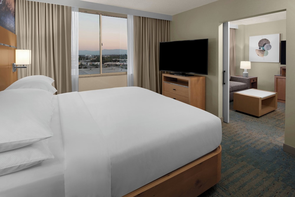 Deluxe Suite, 1 Bedroom, Tower, Low Floor photo 1