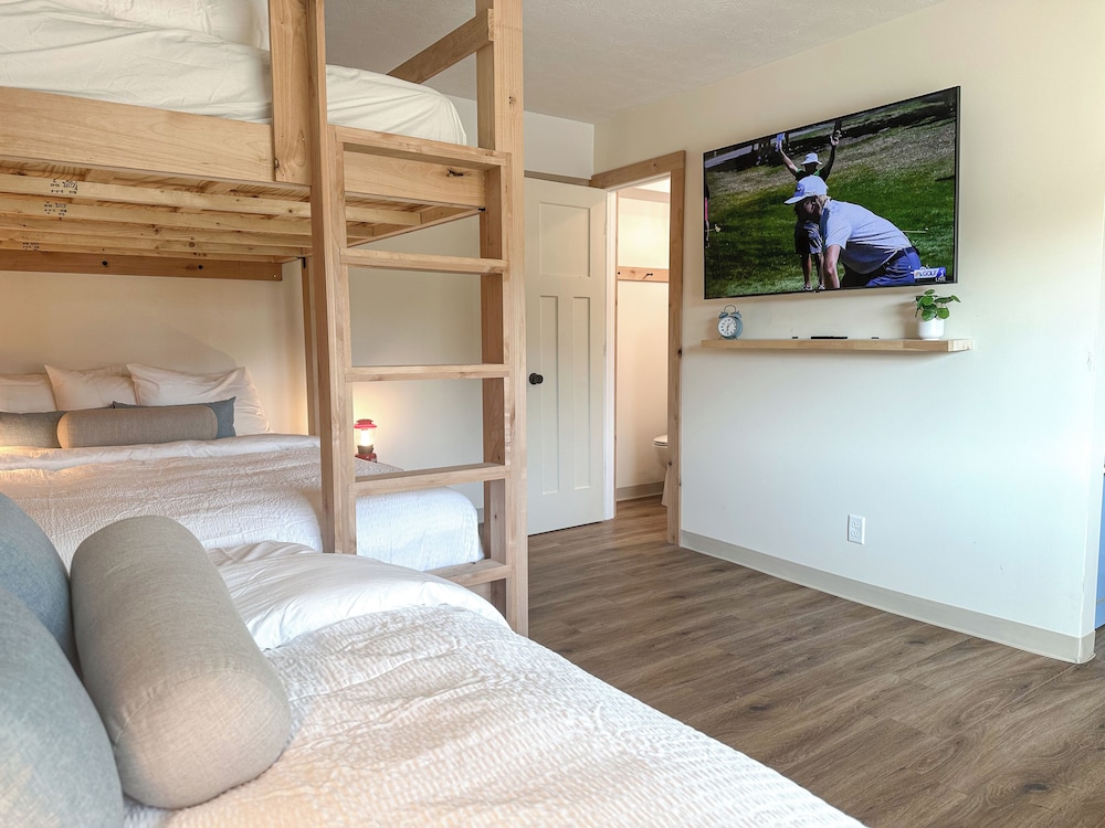 Family Room - Photo 16