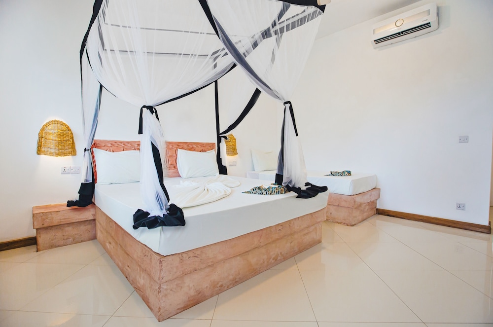 Classic Room, 1 Bedroom, Pool View