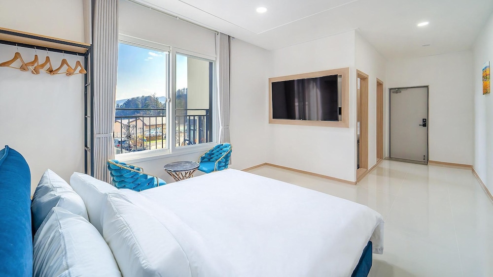 Basic Room, 1 Bedroom (201 (River view,Netflix)) - Photo 8
