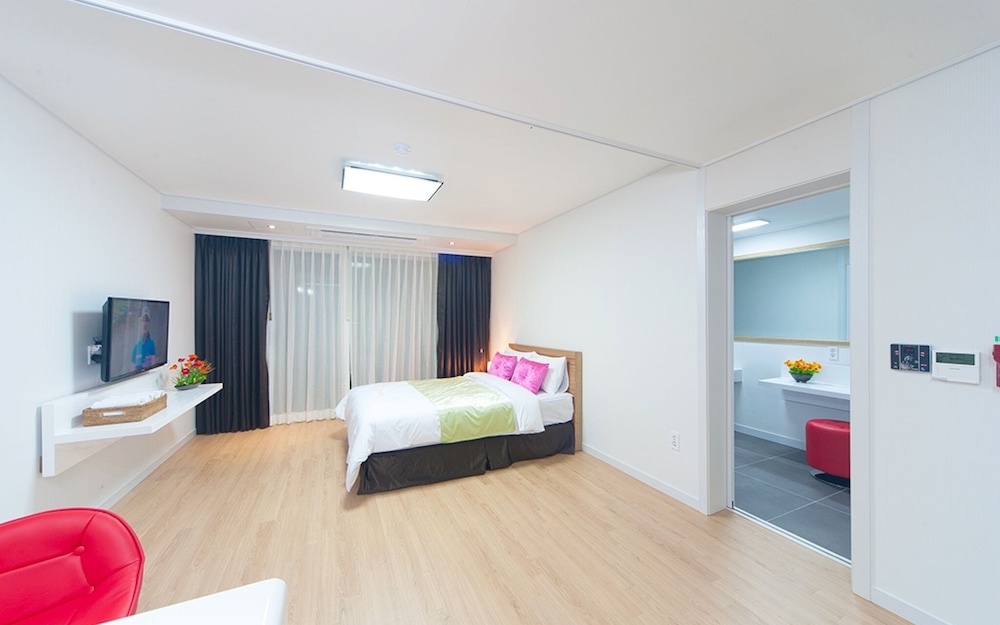 Room (Deluxe Room-56) - Photo 1