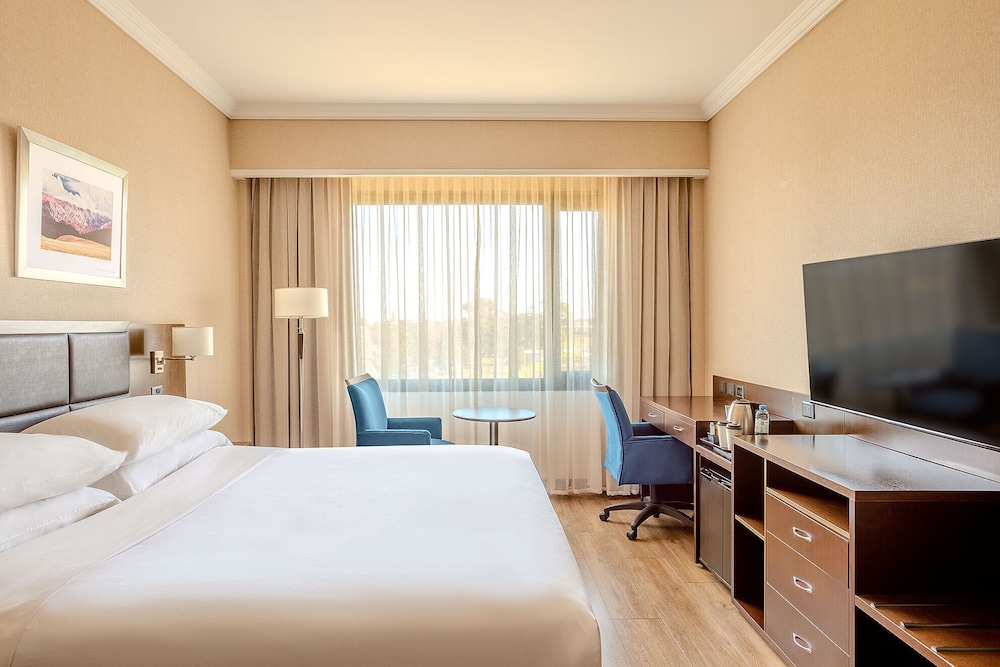 Standard Room, 1 King Bed photo 2