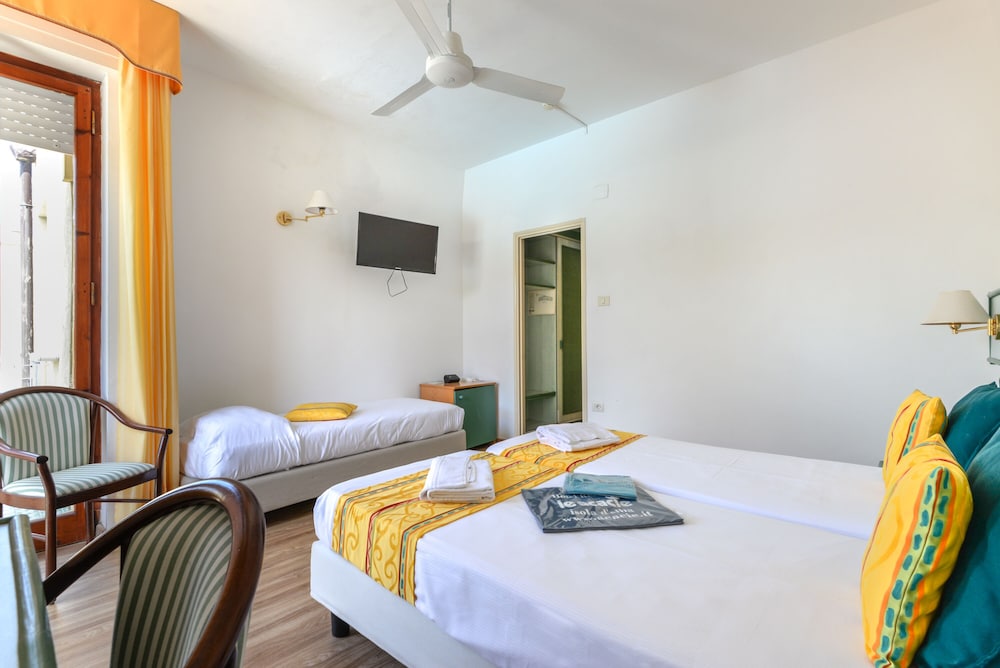 Classic Double Room - Photo 25