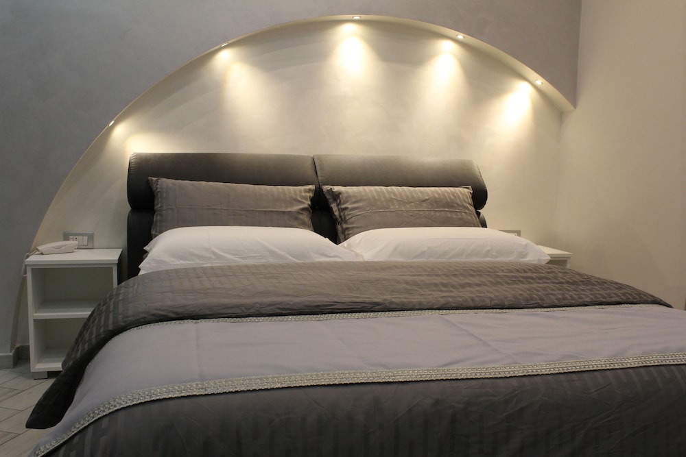 Suite, Jetted Tub