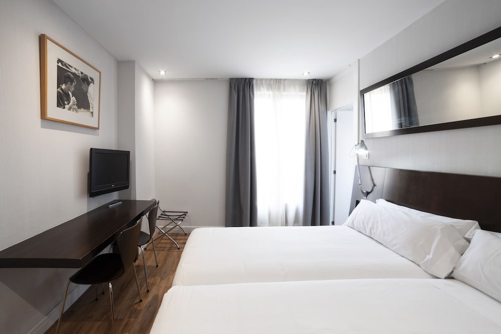 Superior Double Room, City View - Photo 6