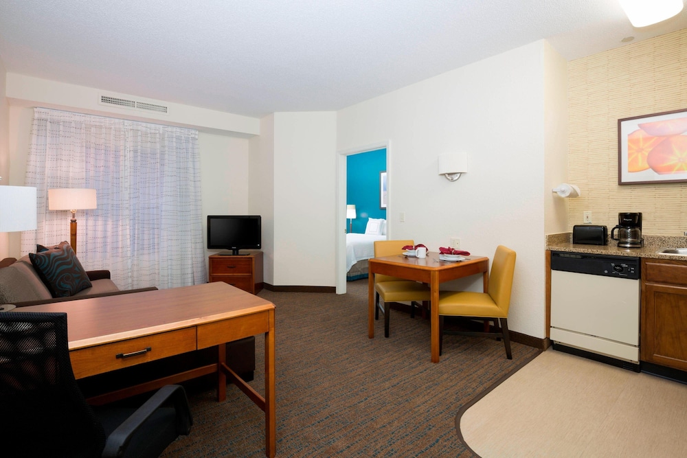 Suite, 1 Bedroom - Photo 1