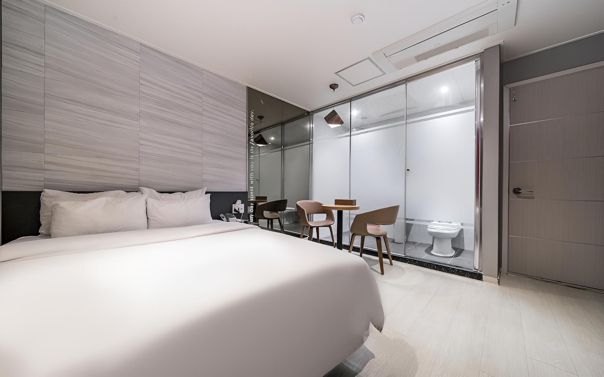 Room (Standard (OTT available in all rooms ) - Photo 8