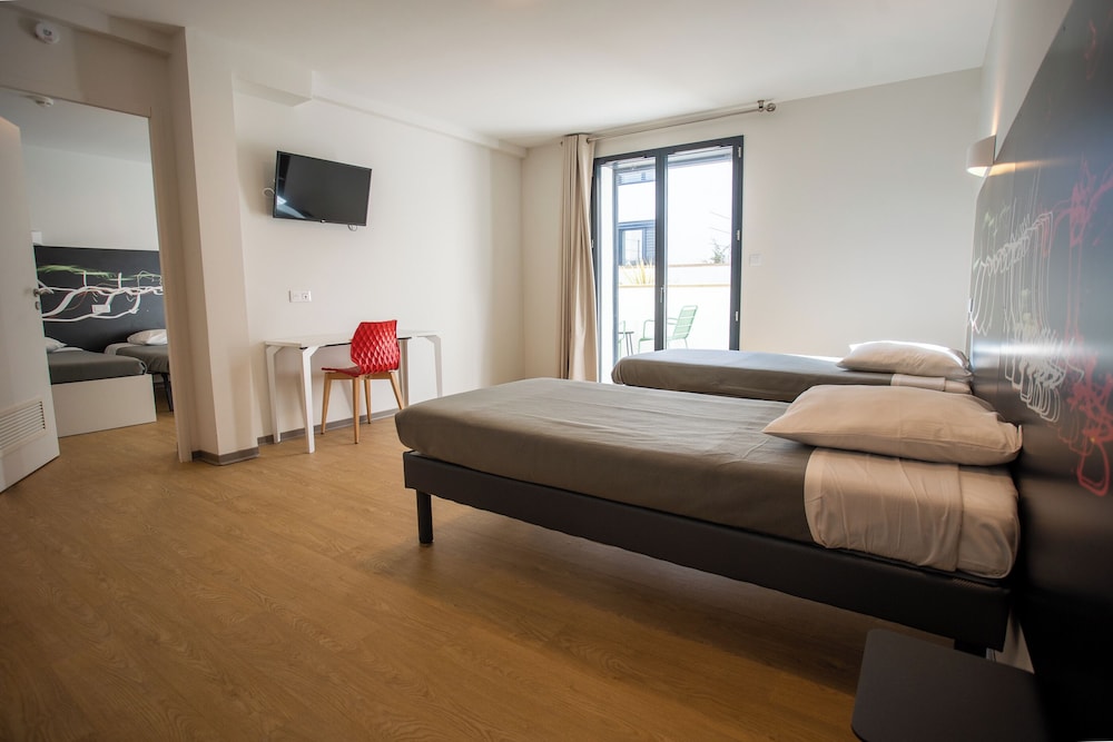 Room, Kitchen