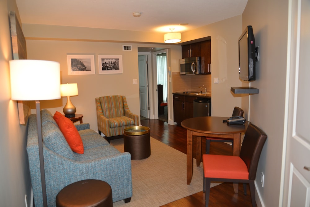 Condo, 2 Bedrooms, Kitchenette thumbnail 6