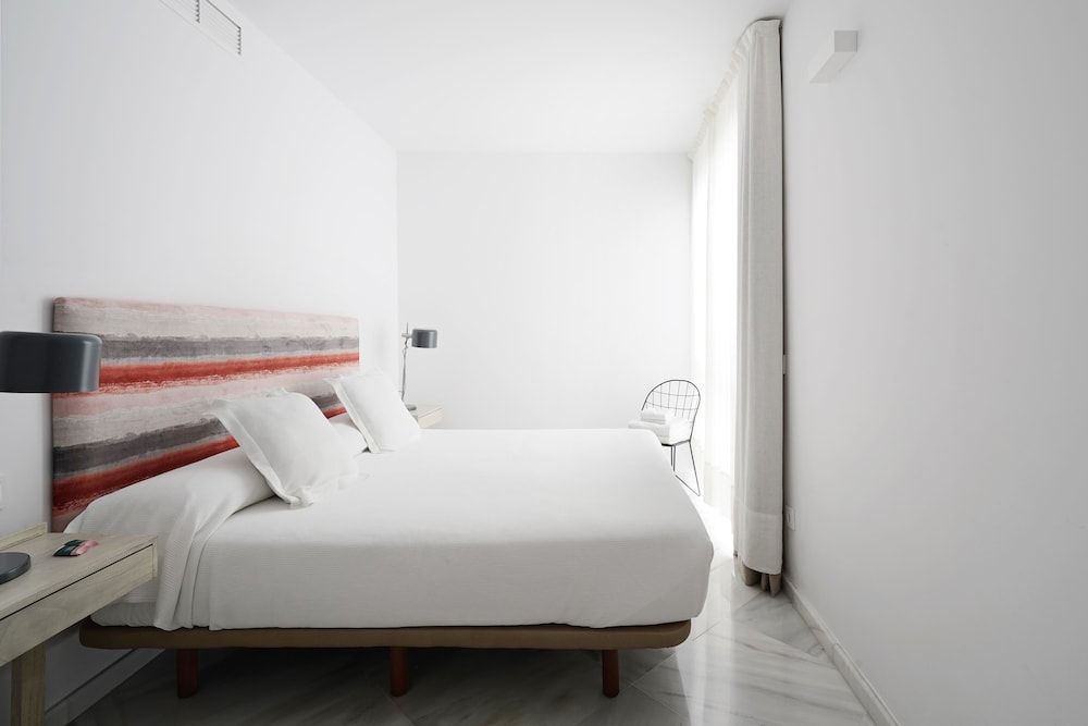 3 Bedroom Apartment - Photo 8