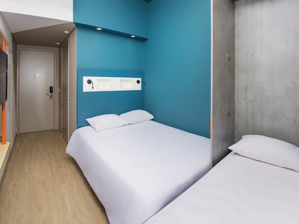 Standard Room, Multiple Beds - Photo 1