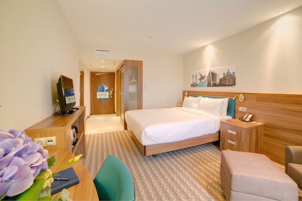Room, 1 Queen Bed photo 2