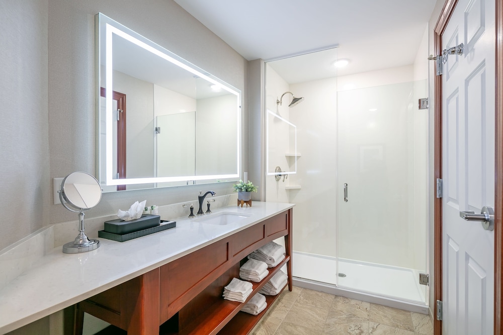 Dockside Room King - Waterfront Collection photo 2