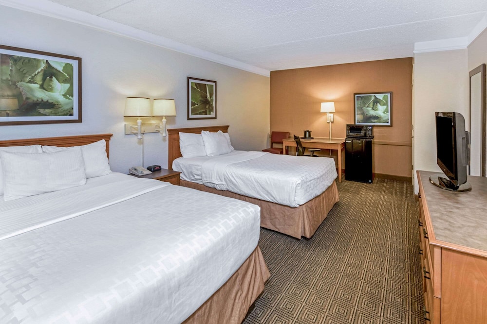 Deluxe Room, 2 Double Beds, Smoking
