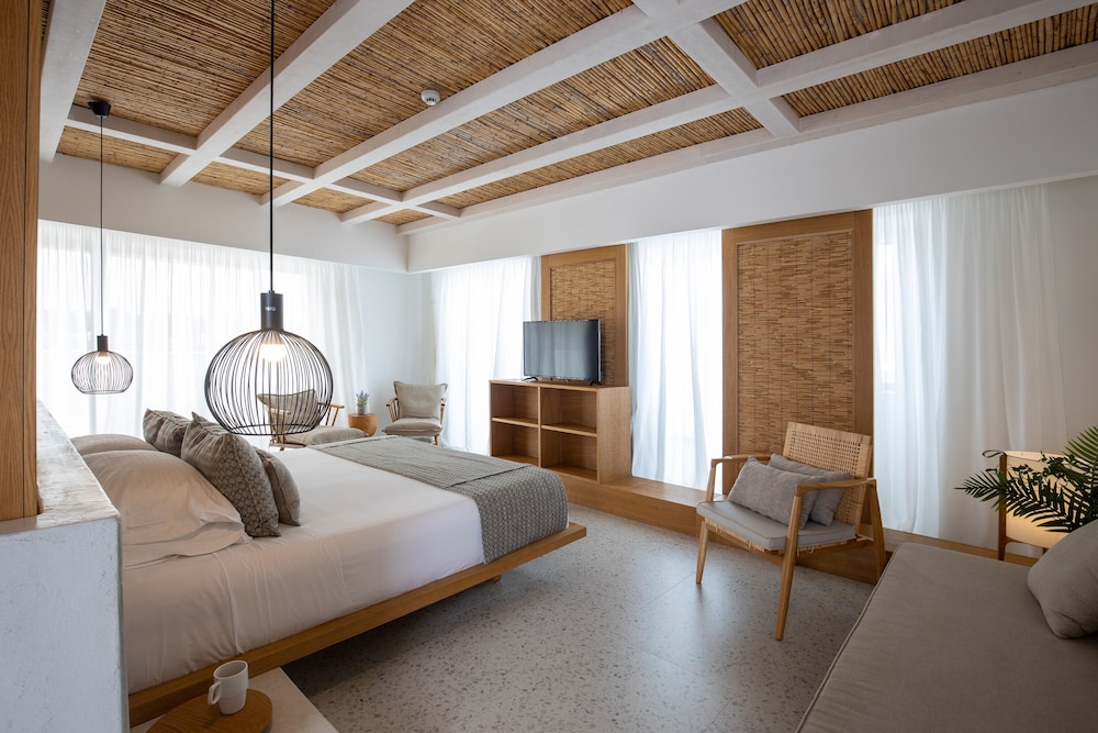 Penthouse Suite with Outdoor Jacuzzi