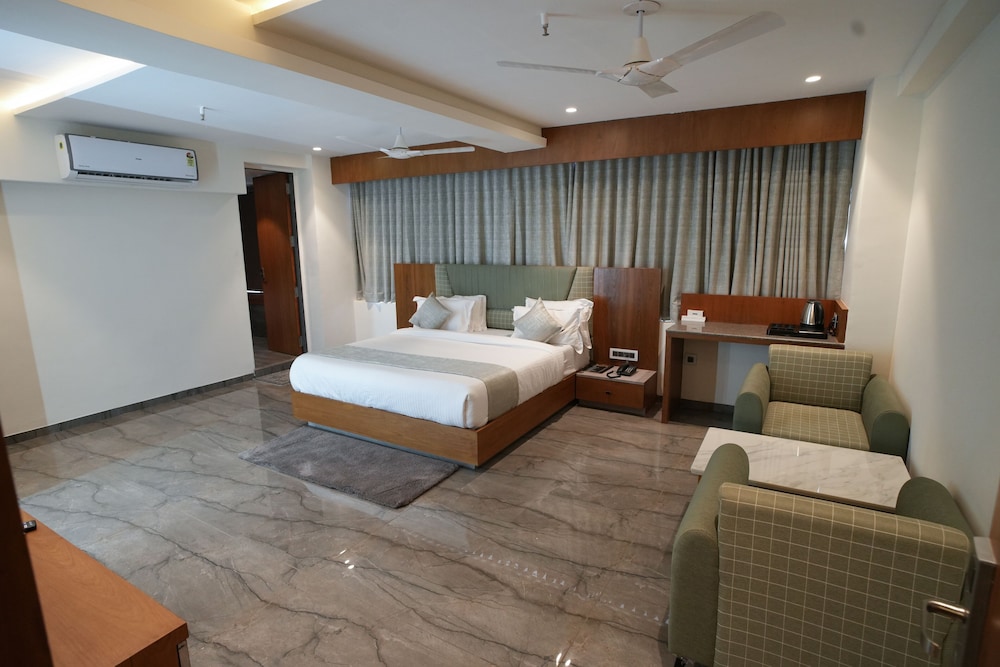 Luxury Suite photo 2