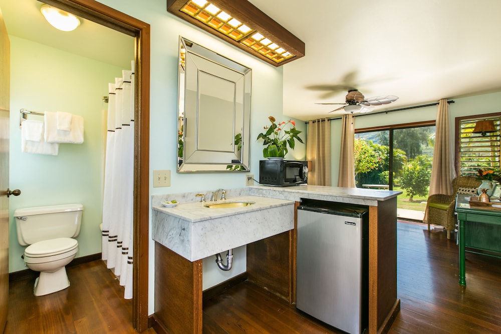 Standard Room, 1 Queen Bed, Lanai (No Resort Fee, Free Breakfast) - Photo 5