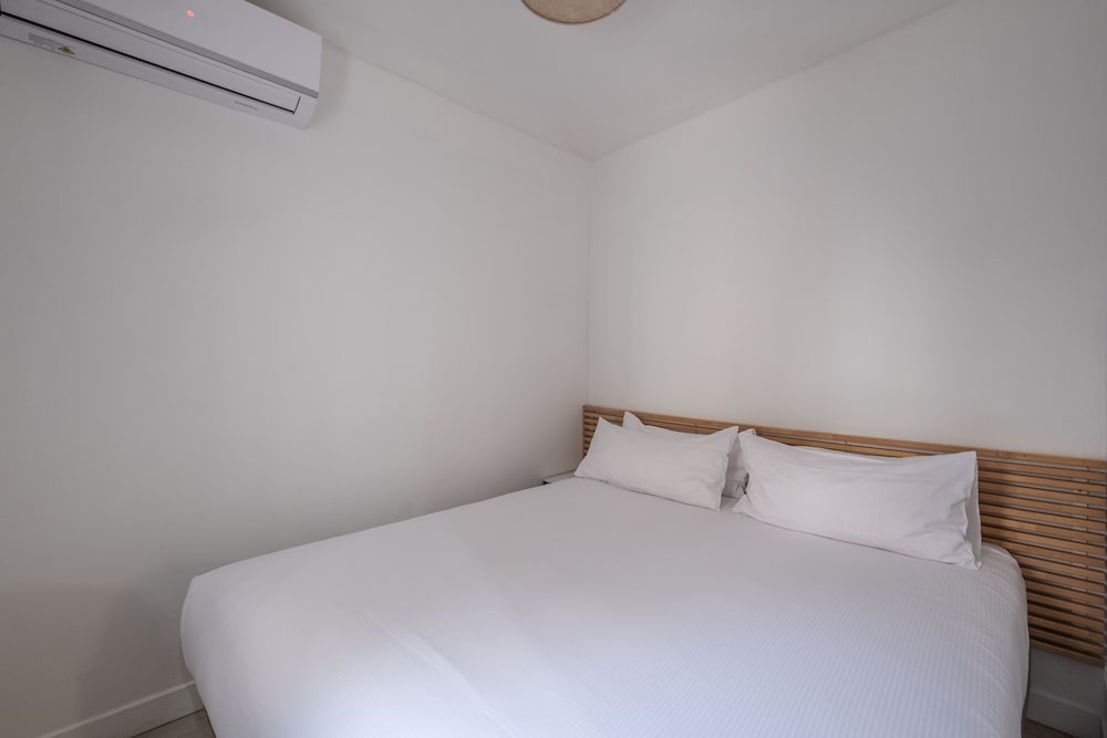 Traditional Studio, 1 Queen Bed with Sofa bed, Non Smoking photo 1