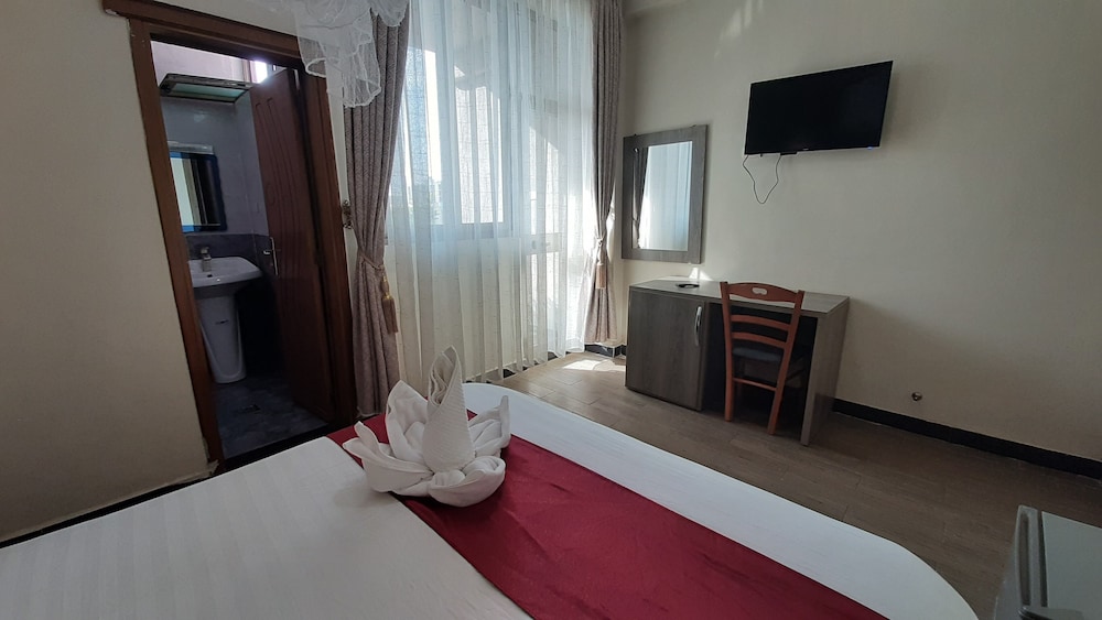 Deluxe Double Room, Balcony, City View photo 2