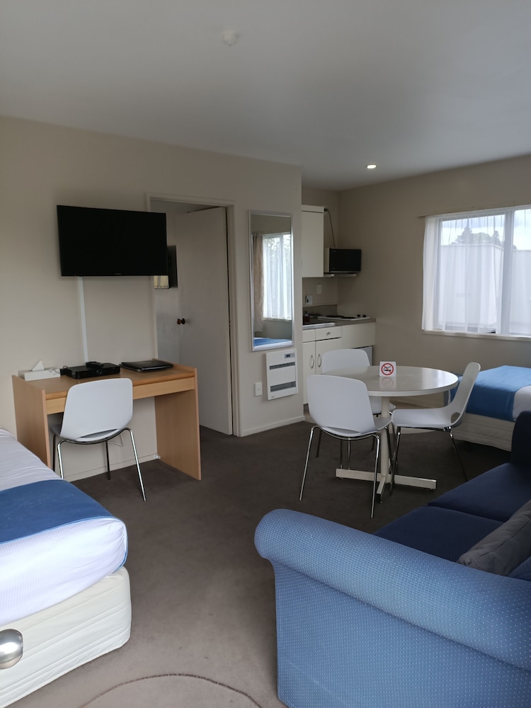 7. Large One Bedroom Unit photo 3