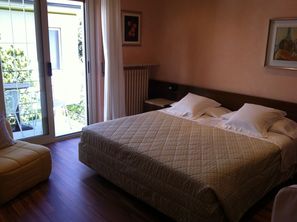 Standard Double Room, Balcony, Garden View