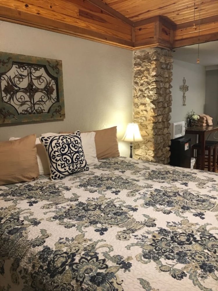 Room, 1 King Bed photo 1