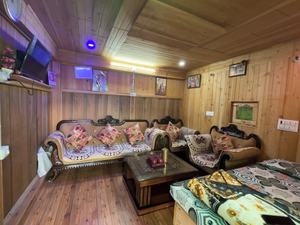 Single Room, Mountain View