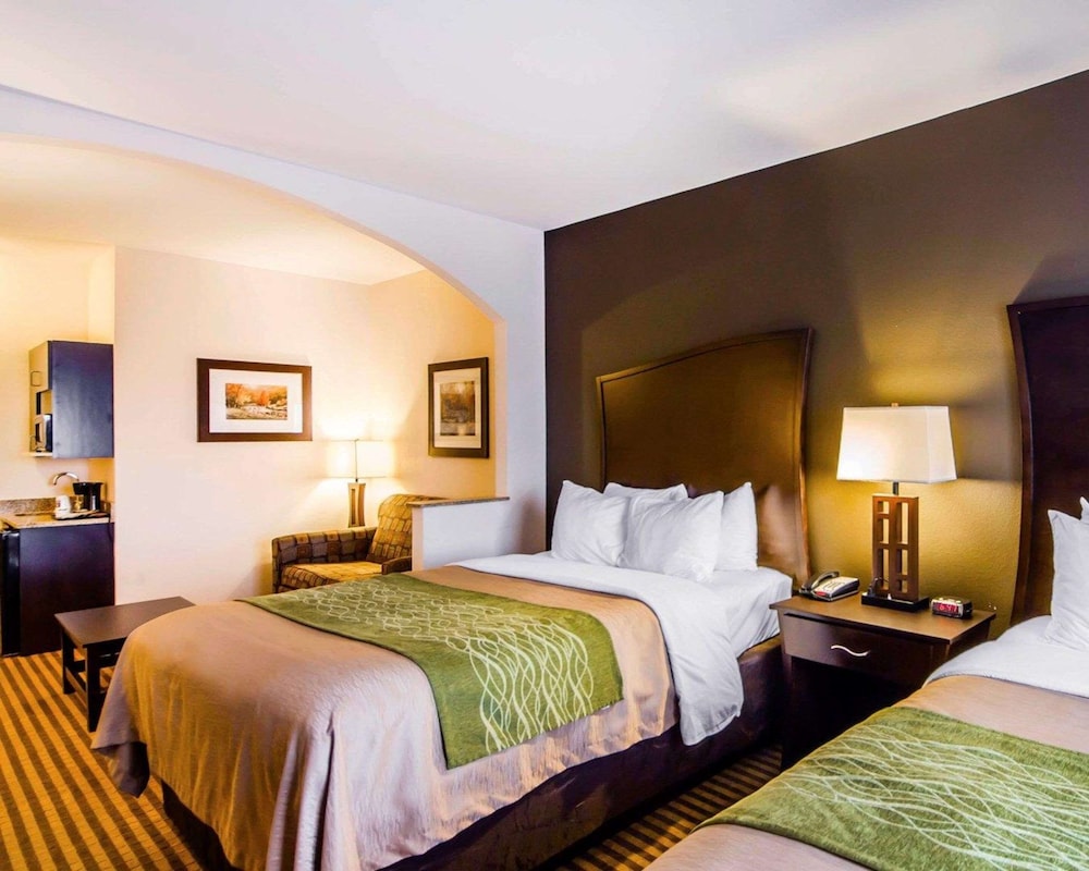 Suite, 2 Queen Beds, Non Smoking photo 2