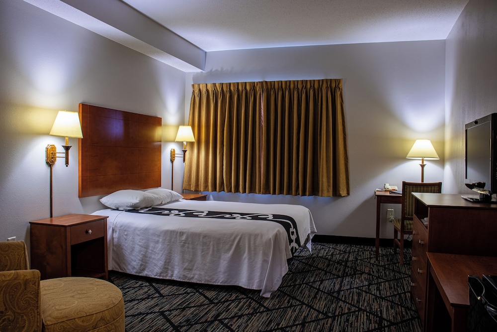 Room, 1 Queen Bed, Mobility Accessible