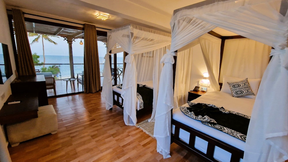 Penthouse Ocean Suite photo 3