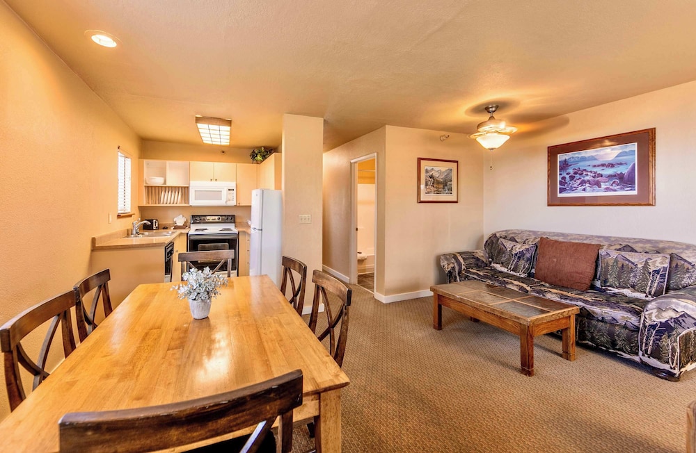 Apartment, 2 Queen Beds, Balcony, Mountain View (Galaxy Way)