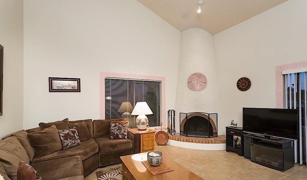 Condo, 2 Bedrooms photo 2