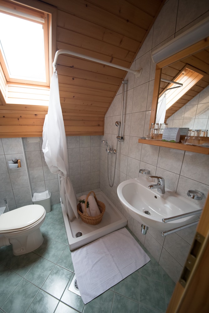 Triple Room, Multiple Beds photo 2