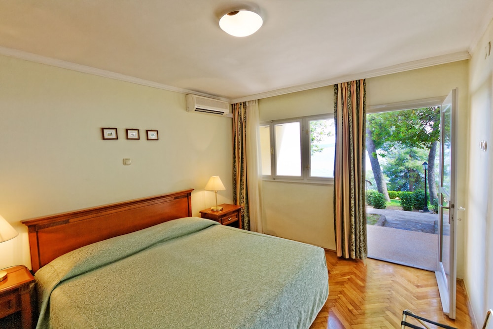 Standard Double or Twin Room, Sea View - Photo 3