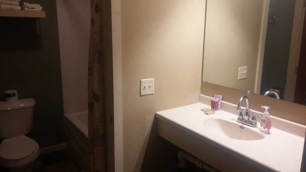 Standard Room, 1 King Bed, Non Smoking (King - Unit 7) photo 2