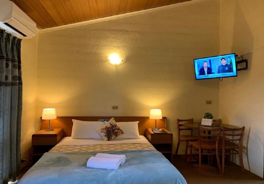 Family Room, Multiple Beds, Mountain View photo 1