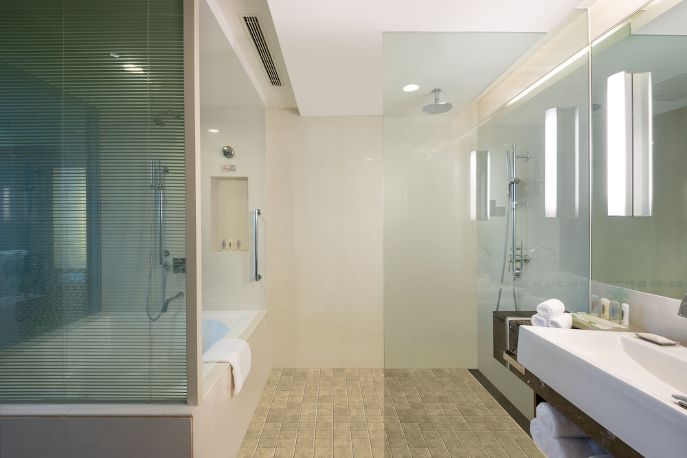 Suite, 1 Bedroom, Accessible, Club Lounge Access (Living Lounge Access) - Photo 4