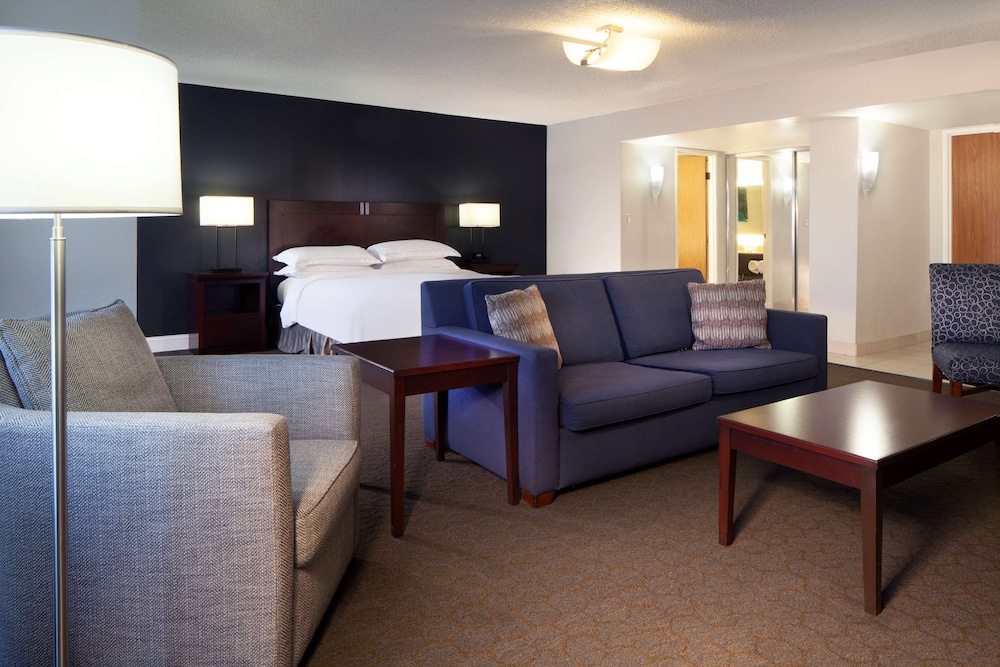 Junior Suite, 1 King Bed (Marina View) - Photo 4