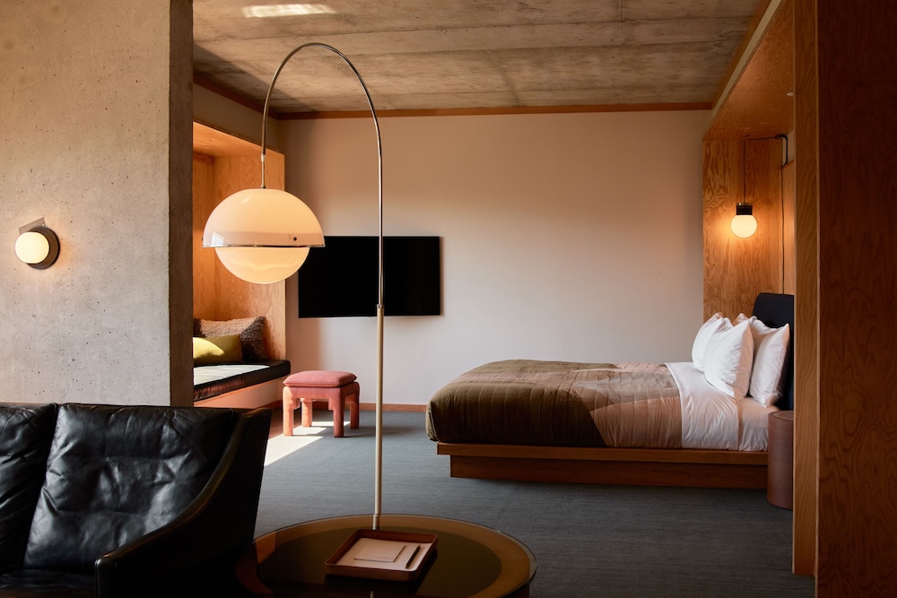 Suite (Ace)