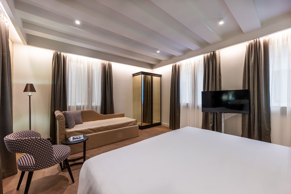 Junior Studio Suite