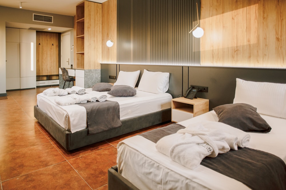 Family Room, 1 Bedroom, Non Smoking - Photo 1