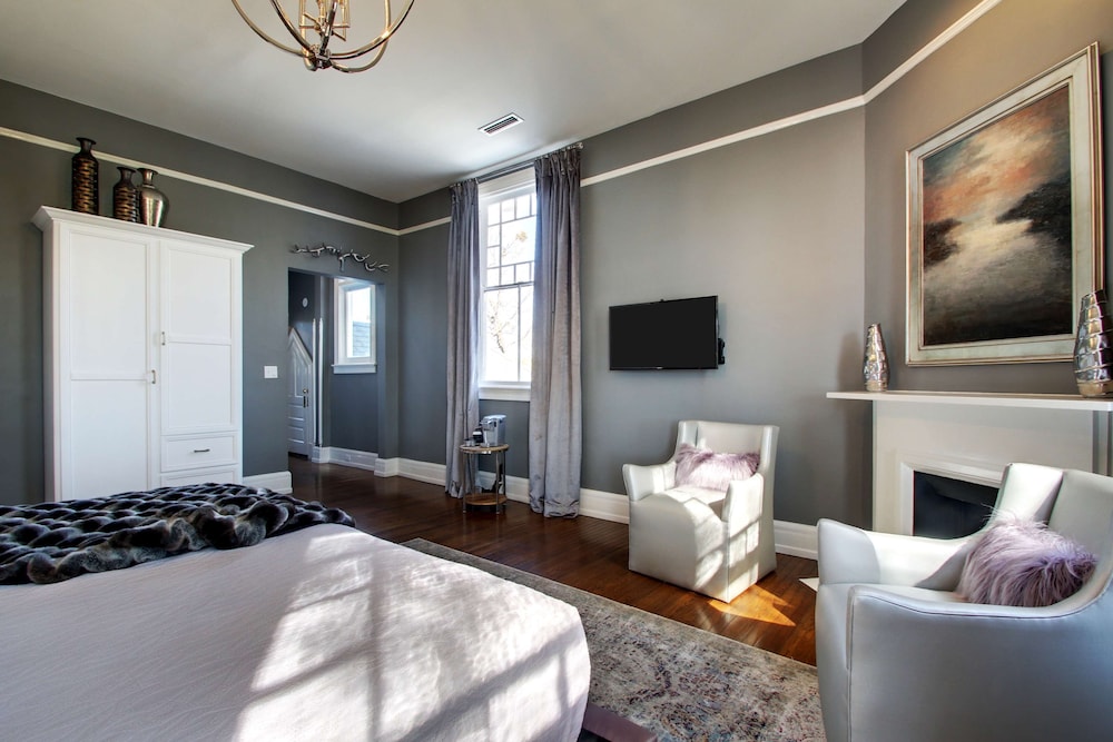 Suite, 1 King Bed, Non Smoking, Fireplace (Walk-in Shower) - Photo 3