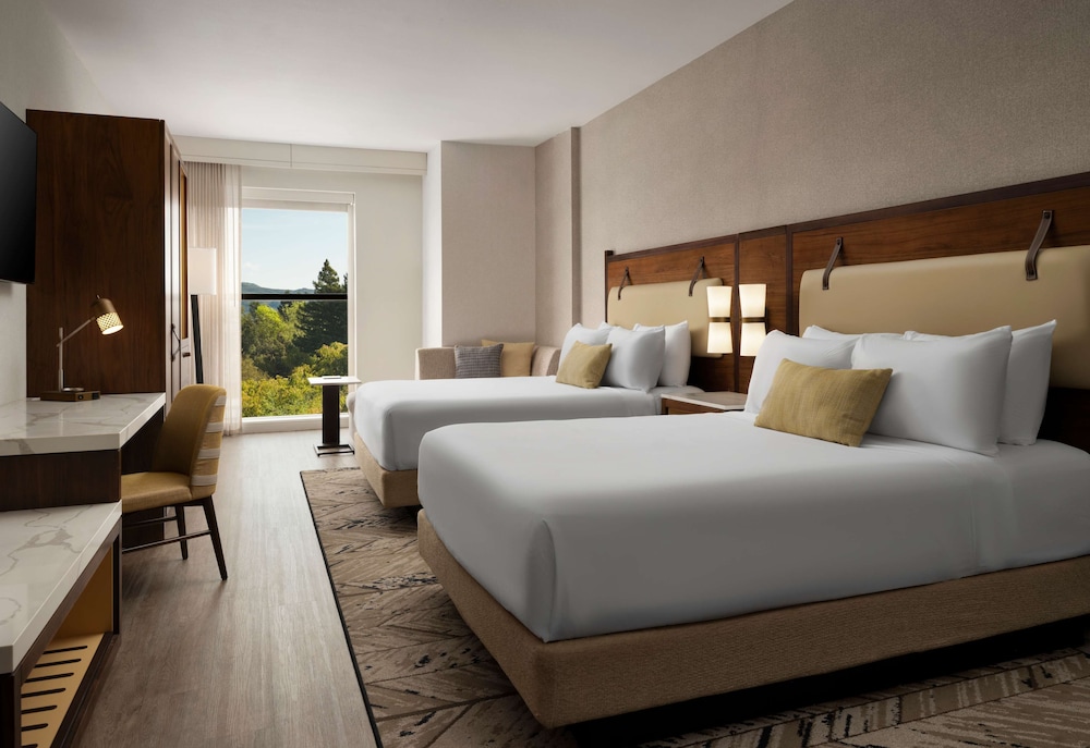 Deluxe Room, 2 Queen Beds, Accessible (Hearing) - Photo 1