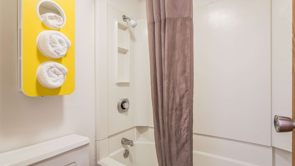 Premium Room, 1 King Bed, Non Smoking, Refrigerator - Photo 2