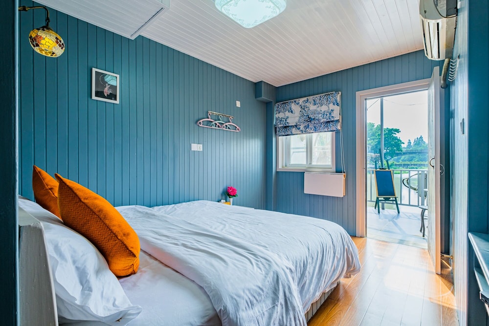 Signature Loft, 3 Bedrooms, Pets Allowed, Canal View photo 1