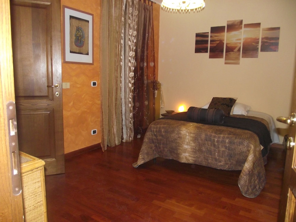 Elite Room, 1 Double Bed, Private Bathroom, Park View photo 1